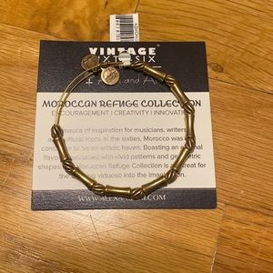 NWT Alex and Ani bracelet gold